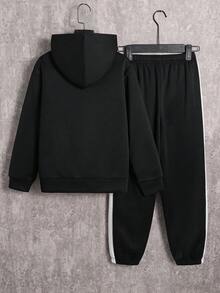 SHEIN 兒童青少年男孩服飾 男孩連帽衫 男孩運動長褲 配色連帽衫與運動長褲兩件套 高 CP 值 適合通勤、上學、日常休閒、學院風、旅行、運動 - 黑色 - 查看 2