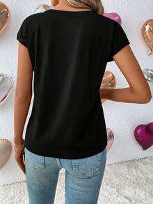 SHEIN LUNE 女款情人節愛心刺繡V領休閒T恤 - 黑與白 - 查看 5