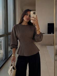 Firerie 女款新款極簡優雅浪漫休閒都市通勤時尚百搭咖啡棕條紋圓領蝙蝠袖長袖收腰綁帶X型修身襯衫，教師穿搭，秋季穿著 - 棕色 - 查看 1