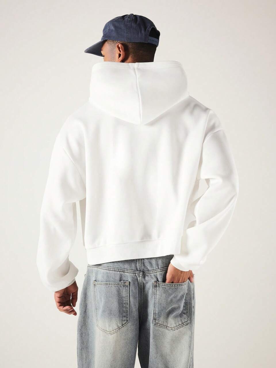 Moletom com Capuz Oversized Boxy Fit Club Worldwide com Estampa de Logo Arqueado na Frente, Manga Longa, Casual Streetwear, Top de Outono/Inverno