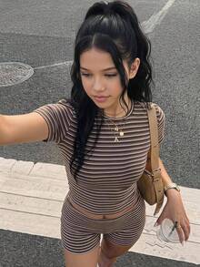 SHEIN 儿童及青少年女童条纹针织T恤套装，休闲圆领套头毛衣+短裤，夏季穿搭，百搭休闲运动风 - 棕色 - 查看 1