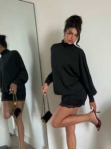 Aloruh 女款秋冬現代街頭音樂節高領蝙蝠袖長袖露背修身迷你緊身洋裝，甜美蕾絲拼接純色設計 - 黑色 - 查看 7