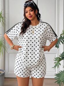 SHEIN EZwear 大尺碼女款波點印花短袖T恤與短褲休閒兩件套 - 彩色 - 查看 1