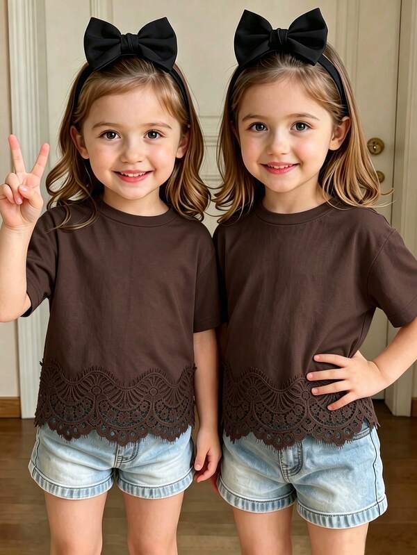 SHEIN Elladie kids تي شيرت كاجوال للبنات الصغيرات برقبة دائرية وأكمام قصيرة مع تطريز فيونكة مزينة بالخرز، مقاس قياسي