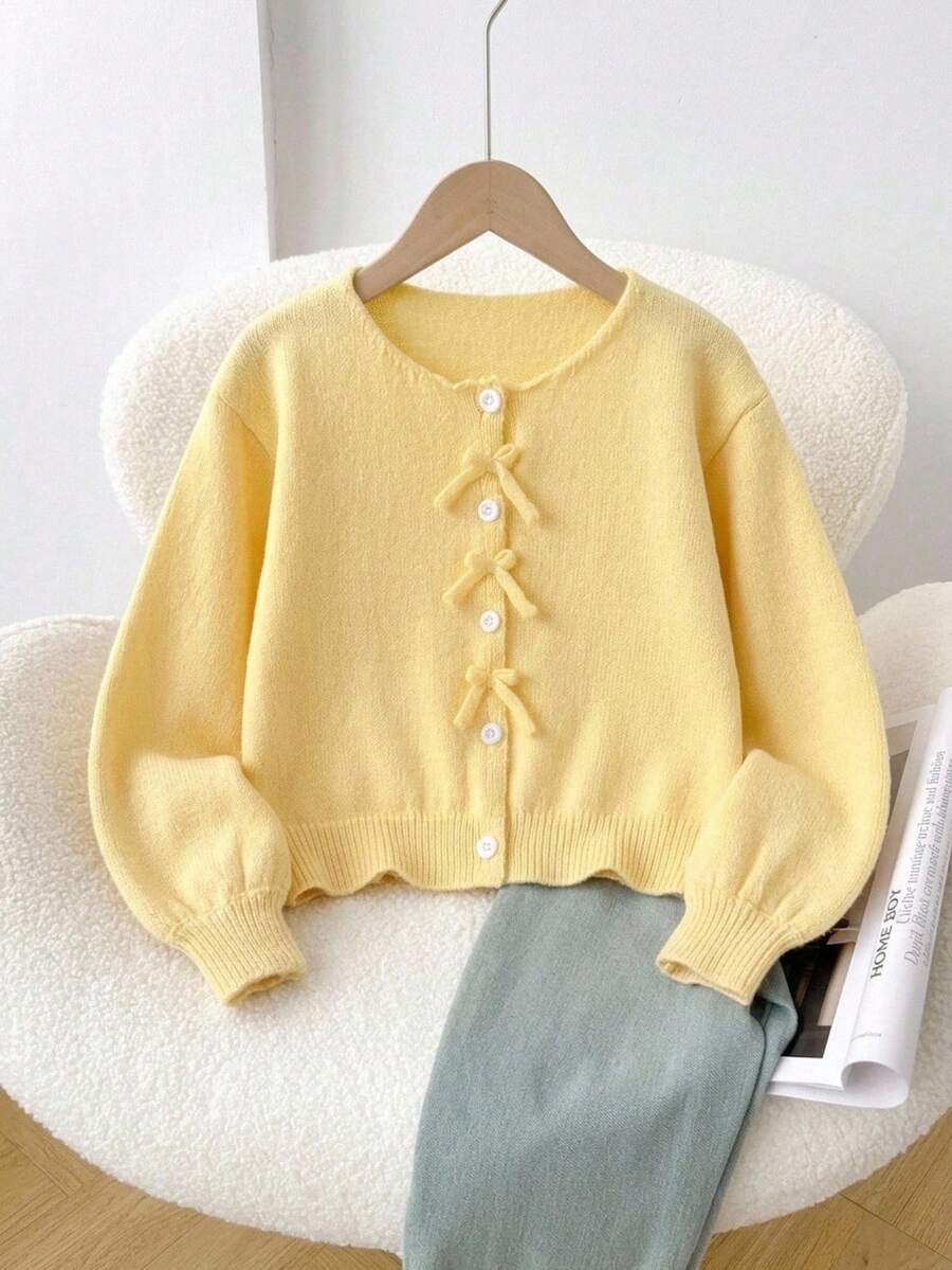SHEIN 少女杏色提花圓領開襟毛衣,毛毛飾邊蝴蝶結+手工編織蝴蝶結+隱扣長袖短版針織衫,柔軟舒適,適合春秋冬季外出、旅行、度假、居家、托兒所及兒童玩耍 - 黃色 - 查看 1