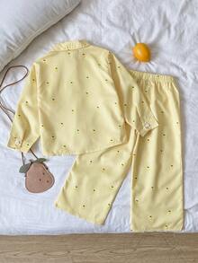 SHEIN Playful Pals 兒童春秋淺黃色條紋套裝，簡約優雅，清新時尚，襯衫附檸檬標誌裝飾，適合春秋日常穿著與聚會 - 黃色 - 查看 2