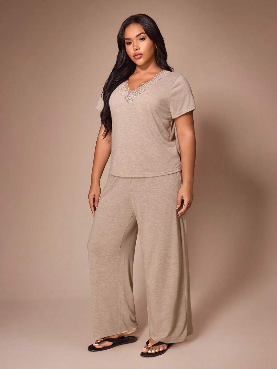 Lazeform Set Piyama Wanita Lengan Pendek dan Celana Panjang Kasual Nyaman Ukuran Plus Warna Polos dengan Kerah V dan Renda Kontras, Warna Khaki, Musim Panas - Khaki - View 1