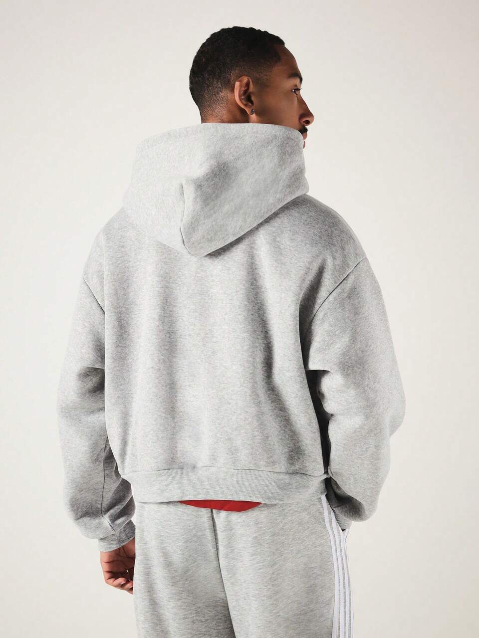 Bluza z kapturem Boxy Fit Club, oversize, krótka, z owalną naszywką logo, raglanowymi szwami, długim rękawem, casualowa, wkładana przez głowę, jesień-zima