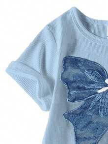 SHEIN Elladie kids 女童夏季休閒T恤套裝，蝴蝶結刺繡圖案圓領短袖T恤與工裝褲2件套，適合春夏時尚穿搭 - 藍色 - 查看 3
