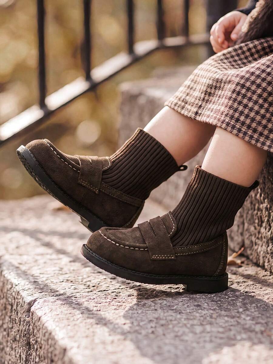 Cozy Pixies 秋冬時尚百搭趣味可愛學院風靴襪靴 男款女款靴子 樂福鞋 復古棕色麂皮軟底嬰兒靴 - 咖啡棕 - 查看 1