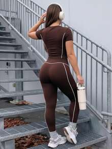 Gameset SHEIN Sport Set Pakaian Olahraga Kasual Sehari-hari untuk Wanita Ukuran Plus dengan Atasan Lengan Pendek dan Legging Pinggang Tinggi Motif Blok Warna - Coffee Brown - View 3