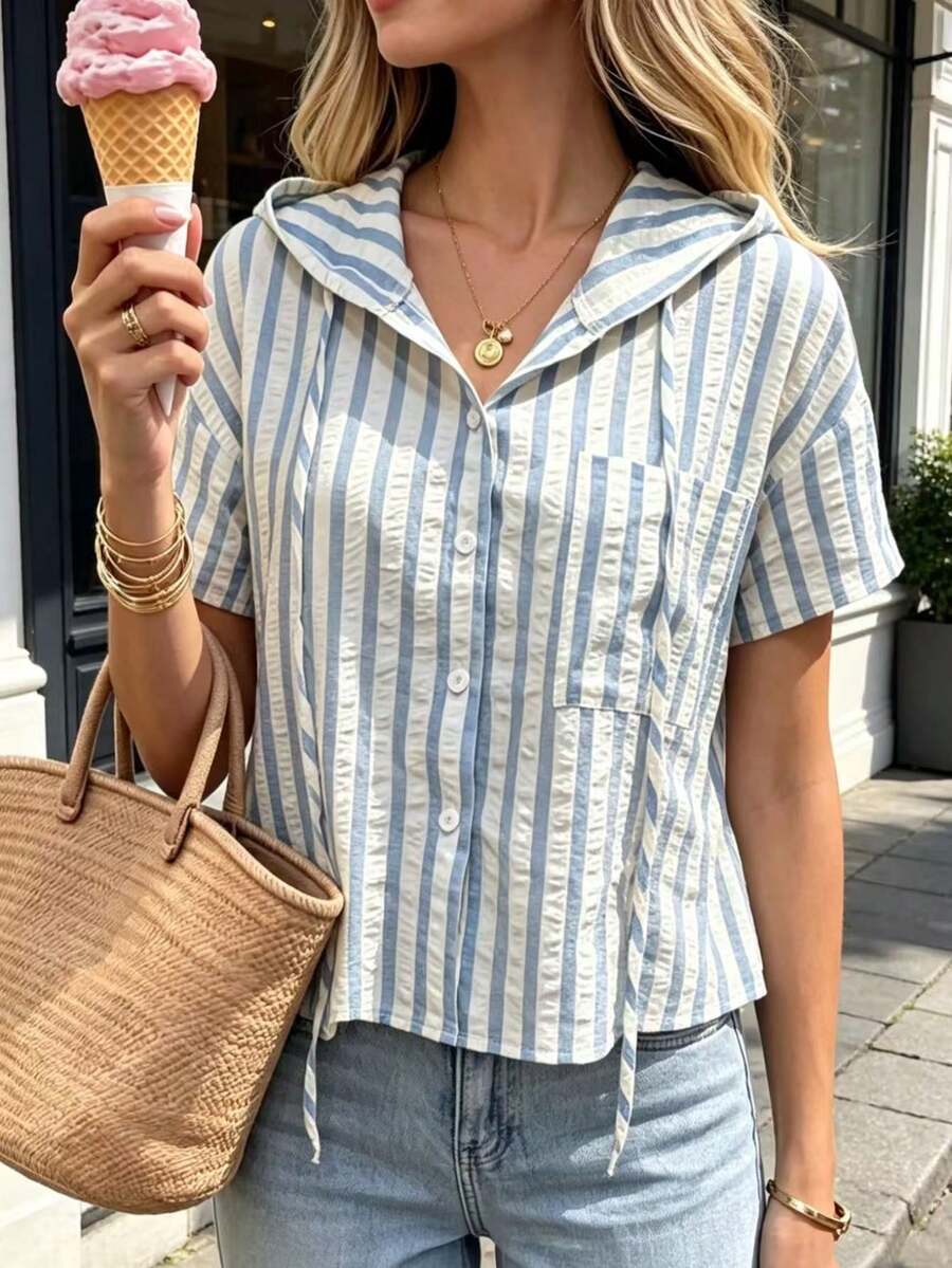 SHEIN Holidaya Kemeja Bergaris Wanita dengan Bagian Depan Terbuka dan Topi, Kemeja Bergaris Kasual Elegan untuk Beraktivitas di Luar Rumah