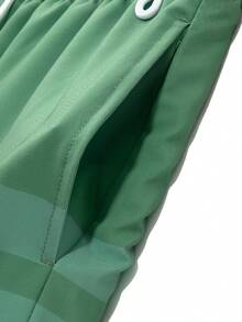 Manfinity KASUA Men Loose Striped Beach Shorts In Vacation Style Milk Silk Lining - Green - View 8