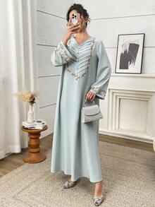 Al Najma Women's Applique Decorated V-Neck Button Design Elegant Arabian Dress - Green - View 4