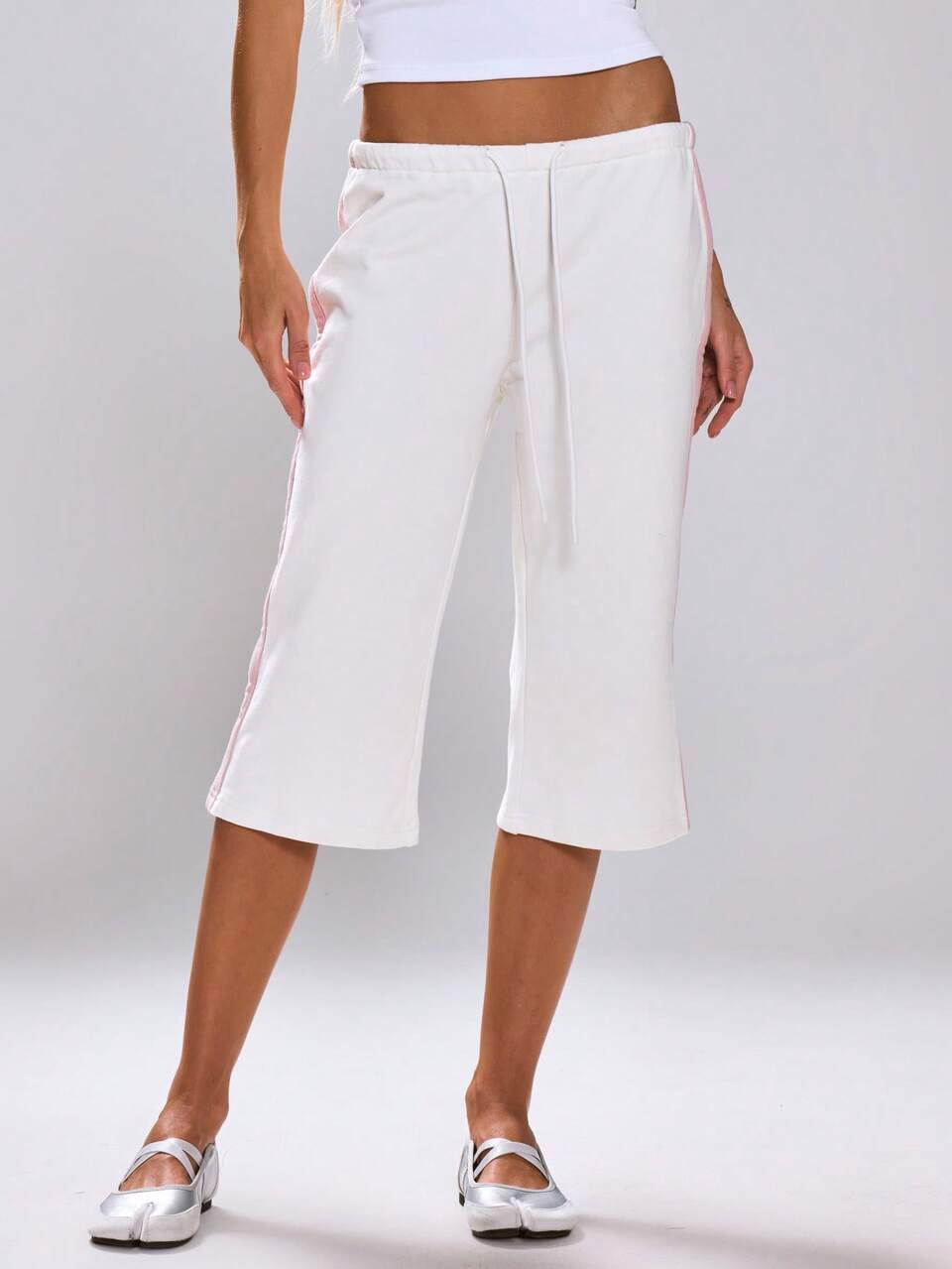 White Stripe Detail Capri Jorts Pants Fall Winter Womens Outfit Going Out