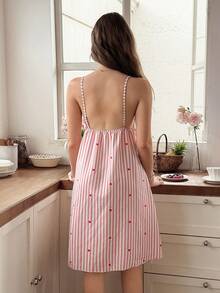 Snug Reverie Nuisette courte d'été style doux à rayures roses et blanches, cœur, bretelles à nouer, col en V, broderie florale, tenue d'intérieur - Rose bonbon - Voir 2