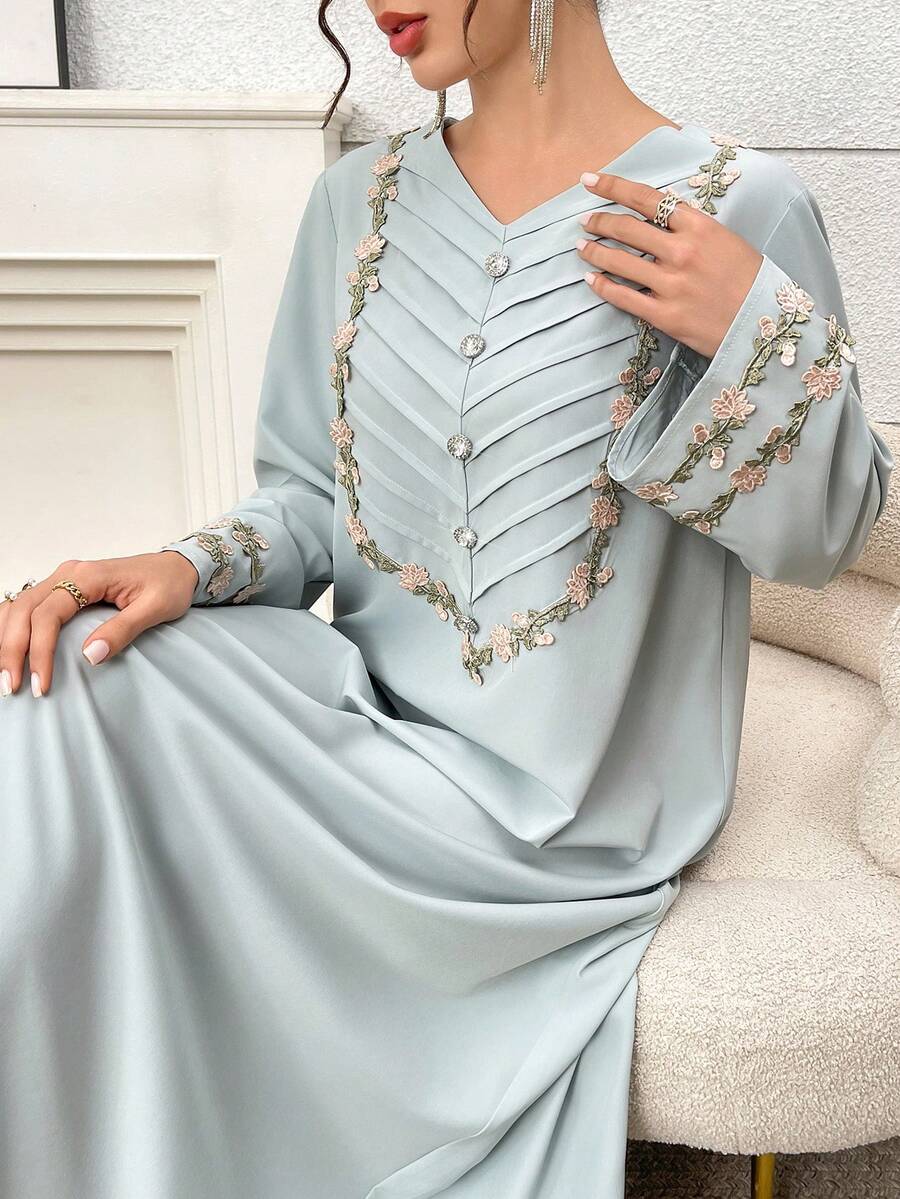 Al Najma Women's Applique Decorated V-Neck Button Design Elegant Arabian Dress - Green - View 1