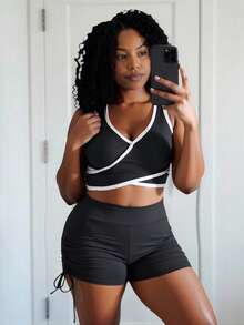 SHEIN Core Rhythm Celana Pendek Wanita Ukuran Besar Warna Polos Pinggang Tinggi Pengontrol Perut Pas Badan dengan Tali Serut dan Kantong - Hitam - View 4