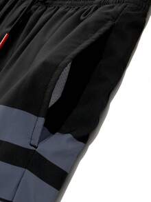Manfinity KASUA Men Loose Striped Beach Shorts In Vacation Style Milk Silk Lining - Black - View 5