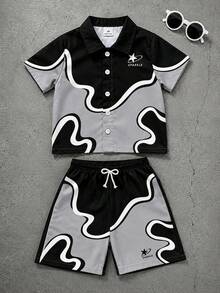 Young Boys' Black Gray White Color Block Abstract Wave Print "SPARKLE" Star Pattern Woven Collar Short Sleeve Shirt With Elastic Waist Bow Decor Woven Shorts Set, Street Style Cool, Toddler Young Boys' Short Sleeve Shorts Set, Toddler Young Boys' Clothing, Toddler Young Boys' Shirt Set, Casual Cool Style, American Vintage Style - Multicolor - View 1
