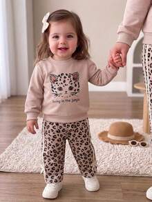 SHEIN Vintaside Kids 2件組女嬰可愛豹紋動物圖案長袖運動衫運動褲套裝 返校季秋季上衣 度假家庭親子套裝 粉色 - 彩色 - 查看 4