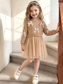 SHEIN Playful Pals 女童 1 件式連身裙，3D 蝴蝶結裝飾，圓領長袖，對比色網紗下擺，清新優雅時尚可愛甜美秋冬套裝 - 咖啡 - 查看 3