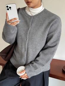 Dazy Plus 素色休閒圓領百搭趣味通勤長袖開襟針織衫 春秋款 - 灰色 - 查看 6