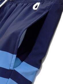 Manfinity KASUA Men Loose Striped Beach Shorts In Vacation Style Milk Silk Lining - Blue - View 6