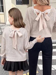 SHEIN Serisse Kids 少女優雅銀色V領蝴蝶結露背袖套頭冬季針織毛衣，波浪下擺時尚款，適合秋季、學校、返校季、休閒外出 - 卡其色 - 查看 1