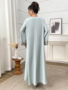 Al Najma Women's Applique Decorated V-Neck Button Design Elegant Arabian Dress - Green - View 2