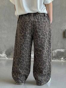 SHEIN 兒童小男孩 Y2K 街頭風圖案拼接豹紋印花寬鬆棕色丹寧牛仔褲，萬聖節牛仔褲，秋季男孩返校服飾 - 棕色 - 查看 2
