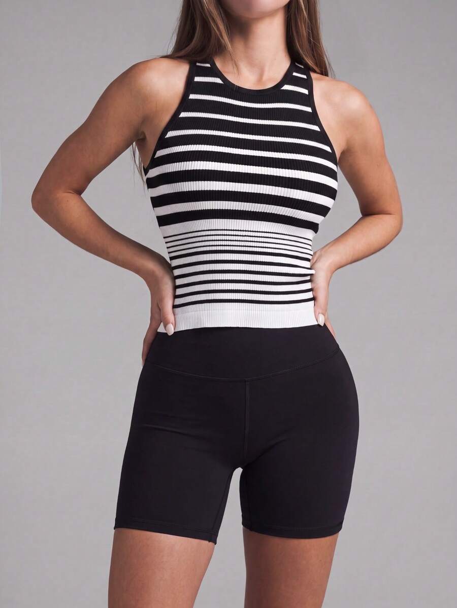 Nuvra Camiseta sin mangas acanalada sin costuras vintage en blanco y negro para mujer, capa interior corta y estilizada - Blanco y Negro - Ver 1