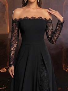 Glamrae Gaun Malam Formal Elegan Minimalis dengan Struktur Leher Off-Shoulder, Hiasan Renda Bulu Mata, Model A-Line Semi-Transparan dengan Belahan Ganda di Bagian Bawah, dan Detail Ruffle Renda Bulu Mata. - Hitam - View 1