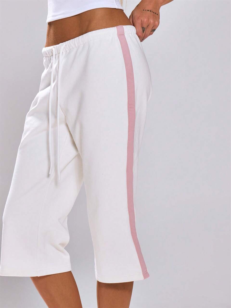 White Stripe Detail Capri Jorts Pants Fall Winter Womens Outfit Going Out