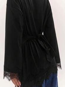 SHEIN BAE Kaos Lengan Lonceng dengan Hiasan Renda dan Hem Asimetris - Hitam - View 6