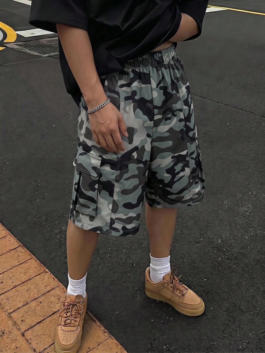 SHEIN 1件大童男孩寬鬆休閒迷彩素色酷帥時尚工裝短褲，側邊口袋，夏季短褲，休閒學院風，舒適時尚極簡實用百搭，柔軟面料，適合日常穿著、旅行、戶外、散步、籃球、足球運動