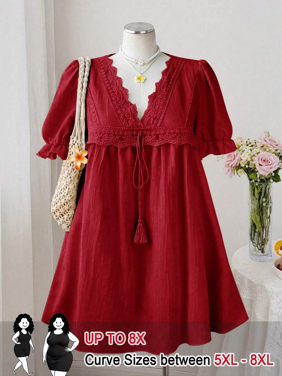 SHEIN CURVE+ 加大码V领蕾丝拼接短袖系带罩衫,优雅复古可爱休闲派对假日连衣裙 - 酒紅色 - 查看 1