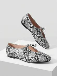 Mnmlis Sepatu Wanita Musim Semi dan Musim Panas, Sepatu Balet Datar Ujung Persegi dengan Pita - Pola ular hitam putih - View 2