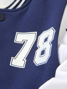 SHEIN Conjunto de 2 piezas de chaqueta de béisbol estilo universitario para niños (pequeño) de otoño/invierno, azul marino y blanco con bloques de color, top de punto azul con mangas blancas, panel frontal izquierdo estampado con patrón de letra mayúscula personalizada e impresión 78, pantalones deportivos a juego con estampado, elástico y cómodo, estilo minimalista casual adecuado para uso diario en primavera/otoño, deportes, viajes y regreso a la escuela - Azul Marino - Ver 4