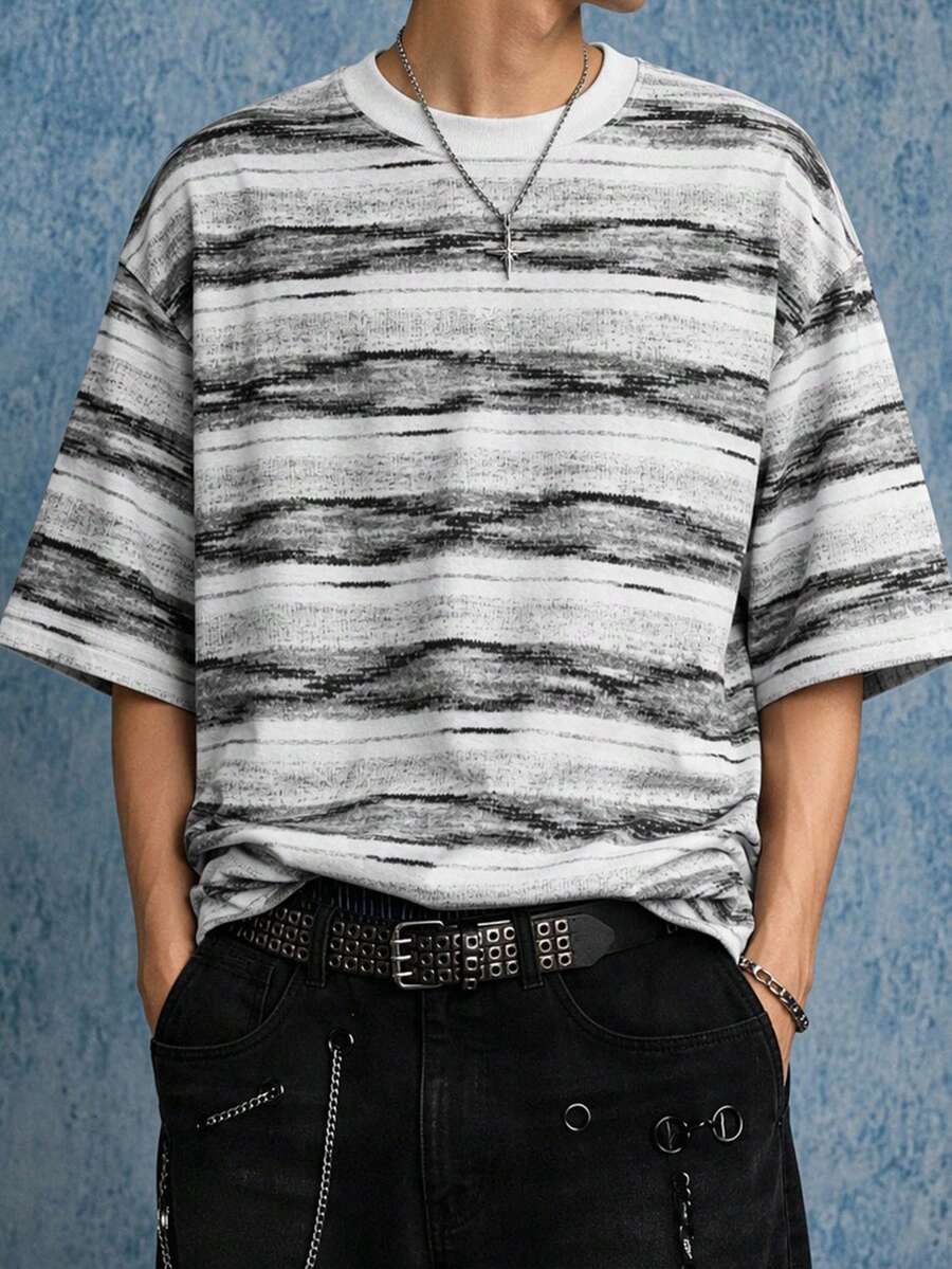 ROMWE MEN Camiseta de hombre con efecto desgastado, a rayas, holgada, de manga 3/4 - Blanco y Negro - Ver 1