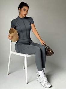Dewbera Dewbera Jumpsuit Olahraga Wanita Warna Polos dengan Resleting Depan, Lengan Pendek Raglan - Dark Grey - View 6