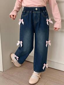 SHEIN Süße & niedliche lässige lockere gerade geschnittene gewaschene Denim-Jeans mit 3D-rosa Schleife & asymmetrischem Saumdesign, vielseitig für den täglichen Gebrauch, Schule, Campus, Universität - Mittele Waschung - Übersicht 9