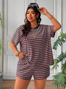 SHEIN EZwear 女款大尺碼條紋拼接圓領短袖T恤與短褲兩件套 - 紅色 - 查看 3