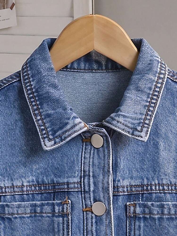 SHEIN جاكيت ومعطف جينز للفتيات المراهقات، مناسب لجميع الفصول، ناعم، قطني، كاجوال، عصري، متعدد الاستخدامات، مريح، بسيط، ياقة كلاسيكية، جيوب أمامية مزدوجة، قصة فضفاضة، جاكيت ومعطف جينز أزرق متوسط مغسول، مناسب للارتداء اليومي والعطلات - أزرق متوسط - مشاهدة 4