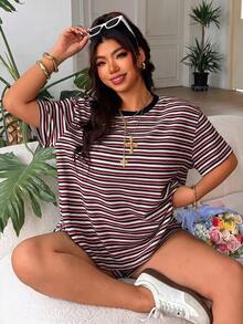 SHEIN EZwear 女款大尺碼條紋拼接圓領短袖T恤與短褲兩件套 - 紅色 - 查看 7