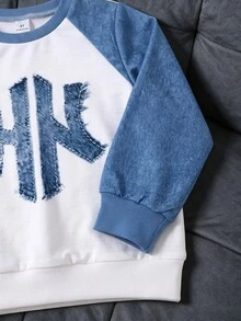 Genkimix Kids 2件組男孩休閒運動學院街頭風幾何印花丹寧效果圓領收口長袖衛衣搭配同款印花鬆緊腰收口運動長褲，男孩衛衣與運動褲套裝，丹寧效果元素，適合8-12歲，適用春季、秋季、冬季 - 藍白色 - 查看 9