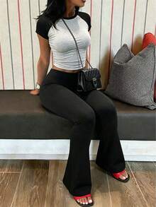 INAWLY Solva Set 2 Potong untuk Wanita: Kaos Crop Top Lengan Raglan Leher Bulat Warna Kontras dan Celana Panjang Kasual Model Lebar - Light Grey - View 4