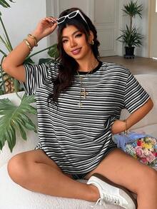SHEIN EZwear 深灰色條紋大尺碼女款短袖T恤與短褲休閒兩件套 - 深灰色 - 查看 7