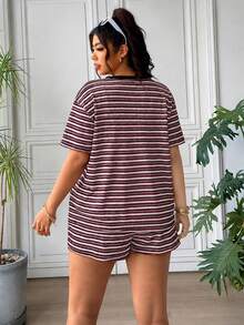 SHEIN EZwear 女款大尺碼條紋拼接圓領短袖T恤與短褲兩件套 - 紅色 - 查看 2