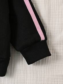 SHEIN Playful Pals 2件組女嬰春/秋季粉色拼接運動休閒馬尾刺繡半拉鍊立領長袖套頭運動衫與側條紋寬腿褲套裝，女嬰秋冬穿搭，女嬰返校穿搭 - 黑色 - 查看 4